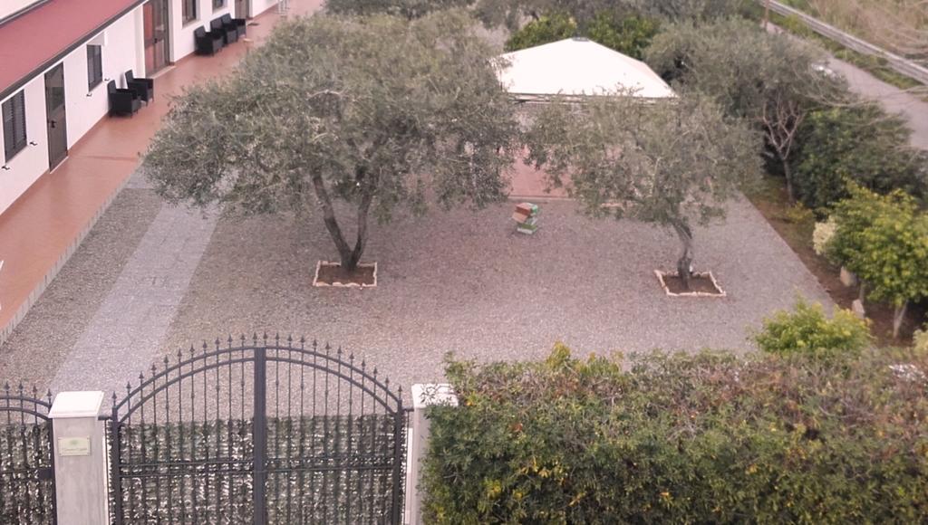 B&B Il Giardino Di Zefiro จอโยซามาเรอา ภายนอก รูปภาพ